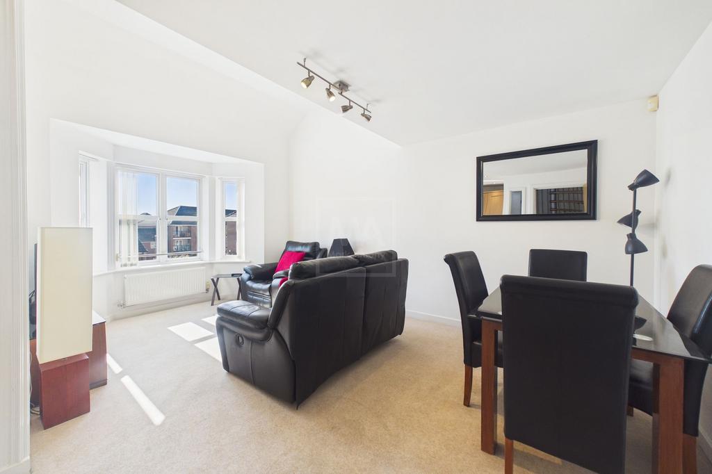 Lounge/Dining Area