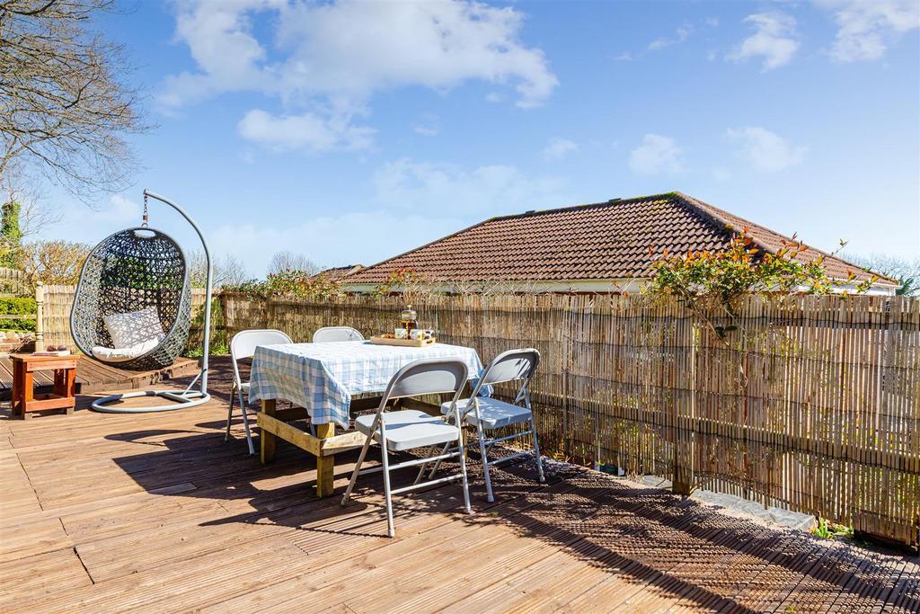 A08 - 21 Stoneleigh Drive Torquay - 260318.jpg