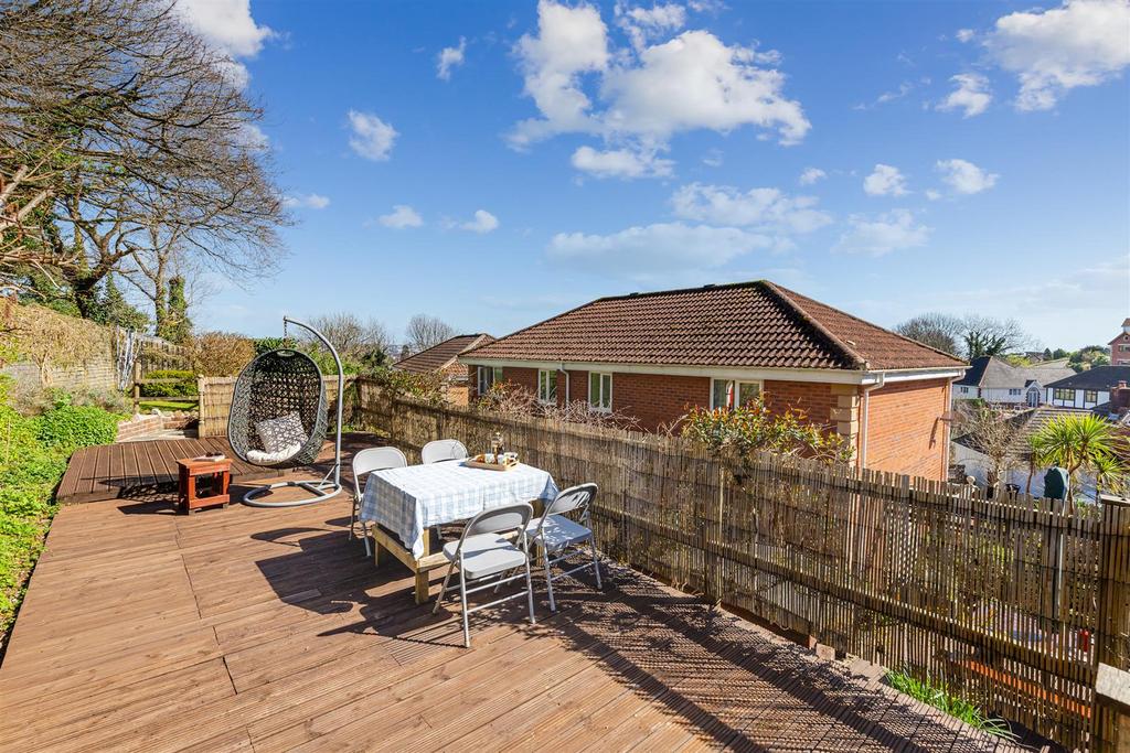 A06 - 21 Stoneleigh Drive Torquay - 260318.jpg