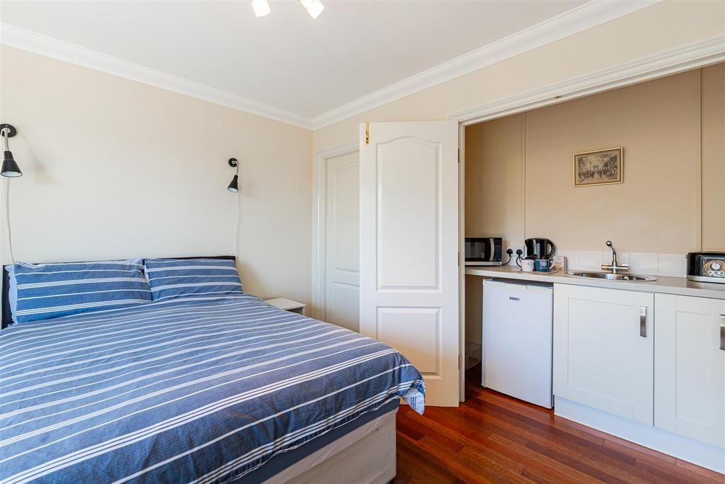 A35 - 21 Stoneleigh Drive Torquay - 260318.jpg