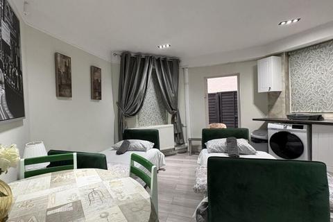 1 bedroom flat for sale, 64 Gloucester Gardens, London W2
