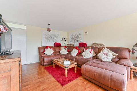 4 bedroom end of terrace house for sale, White Lodge, Upper Norwood, London, SE19