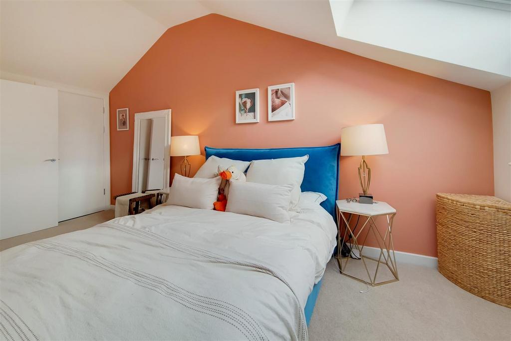 12 Main Bedroom-1.jpg