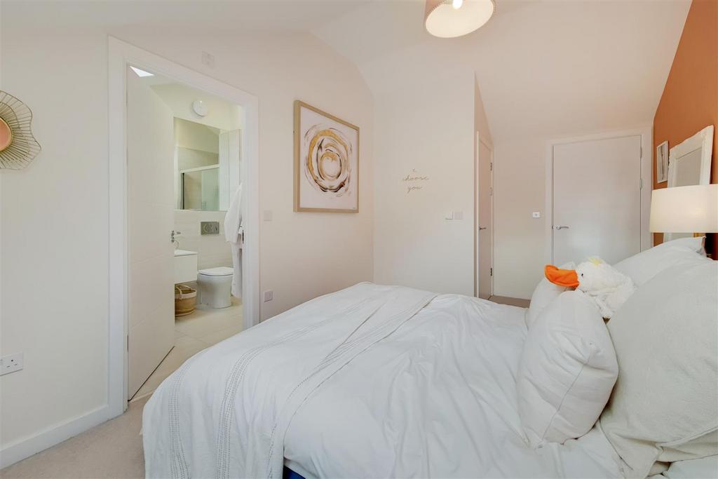 12 Main Bedroom-0.jpg