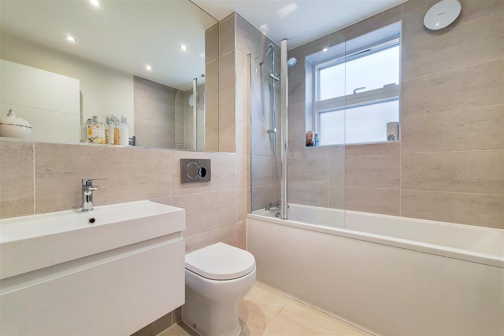 9 Bathroom-0.jpg