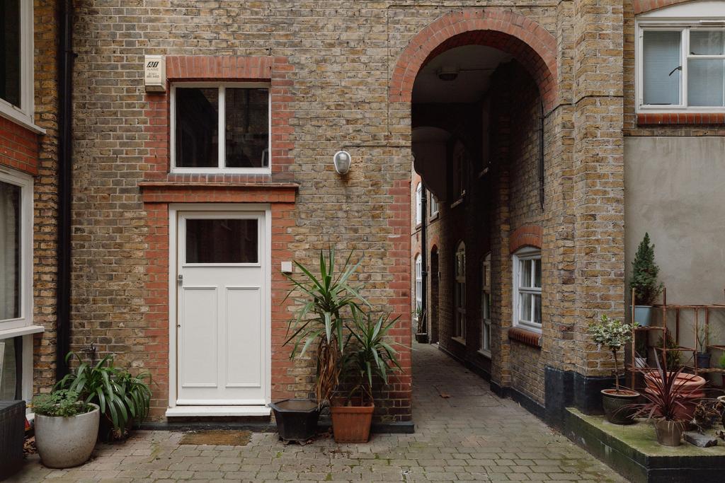 331797 - 10-ST-GABRIELS-MANOR-006.jpg