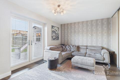 3 bedroom semi-detached house for sale, Hazelmount Way, West Yorkshire WF10
