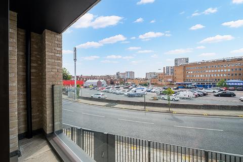 Studio to rent, Greenhill Way, Harrow HA1