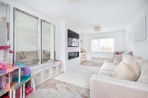3 bedroom semi-detached house for sale, Fern Drive, Dudley, NE23