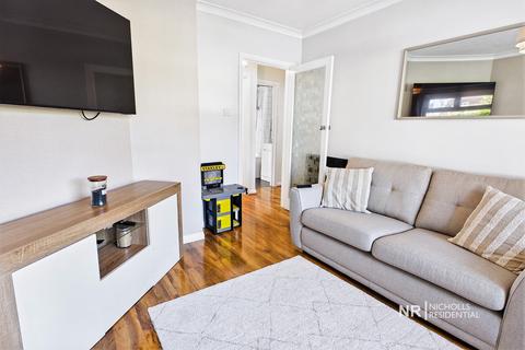 2 bedroom maisonette for sale, Fullers Way South, Chessington, Surrey. KT9