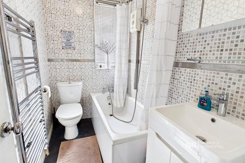 2 bedroom maisonette for sale, Fullers Way South, Chessington, Surrey. KT9