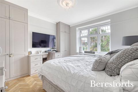 undefined, Courtenay Gardens, Upminster, RM14