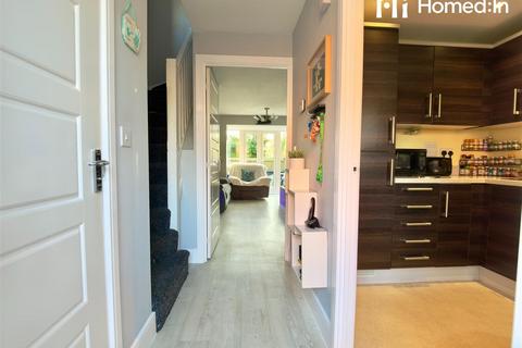 3 bedroom semi-detached house for sale, Martindales, Southwater, Horsham