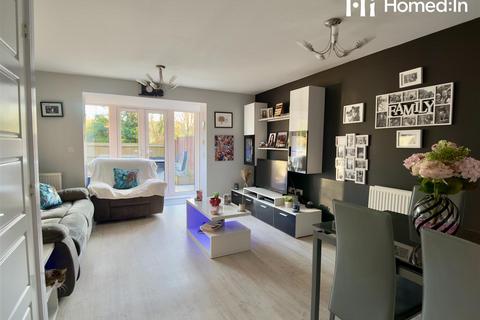 3 bedroom semi-detached house for sale, Martindales, Southwater, Horsham