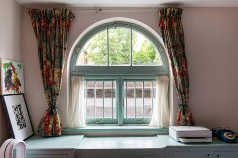 Studio for sale, Holloway Road, London, N7