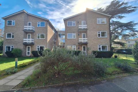 2 bedroom flat to rent, Coniston Court, Weybridge