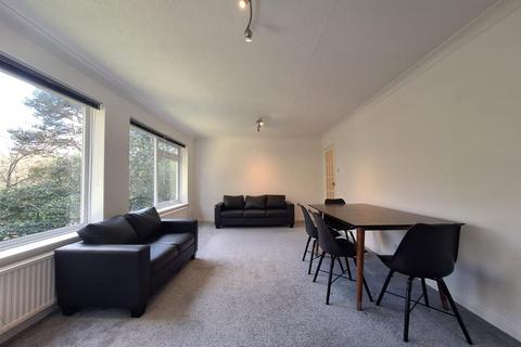 2 bedroom flat to rent, Coniston Court, Weybridge