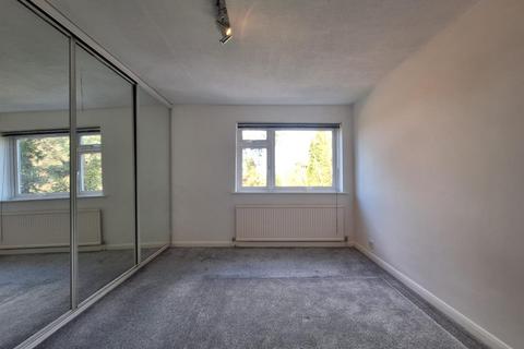 2 bedroom flat to rent, Coniston Court, Weybridge