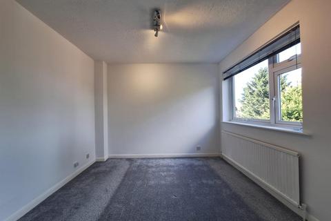 2 bedroom flat to rent, Coniston Court, Weybridge