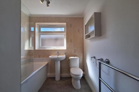 2 bedroom flat to rent, Coniston Court, Weybridge