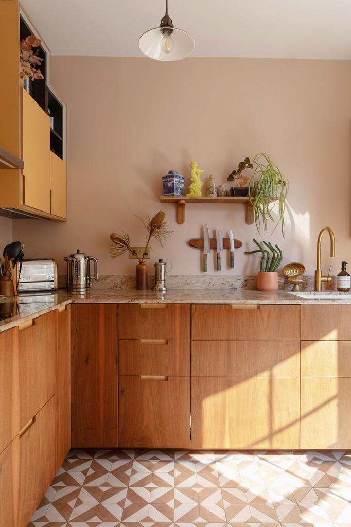 334261 - kitchen edit3.jpg