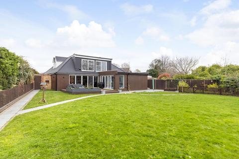 4 bedroom detached house for sale, Sunbury-on-thames TW16