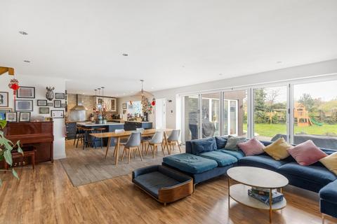 4 bedroom detached house for sale, Sunbury-on-thames TW16
