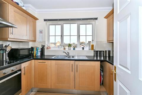 2 bedroom flat for sale, Golden Gate Way, Eastbourne