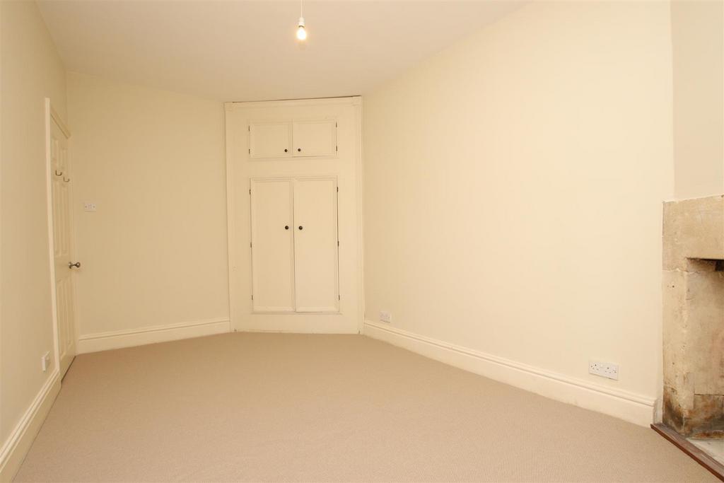 Bedroom one (2).JPG