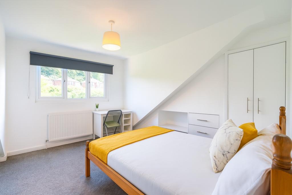 Bright, freshly decorated double bedroom with a...