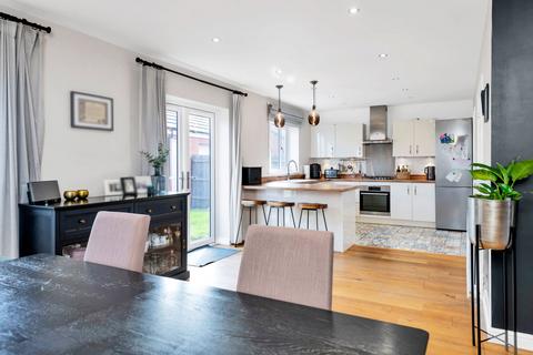 5 bedroom detached house for sale, Fallows Crescent, Bedford MK43