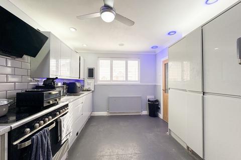 3 bedroom terraced house for sale, Markham Road, Worksop S81