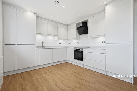 2 bedroom apartment for sale, Kings Avenue, Buckhurst Hill, IG9