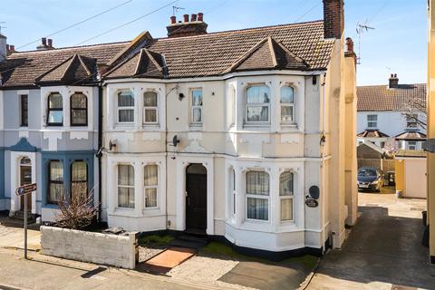 1 bedroom maisonette for sale, The Grove, Clacton-On-Sea CO15