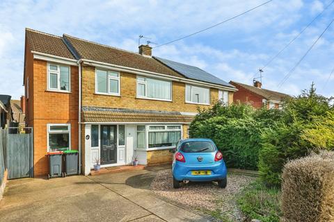 4 bedroom semi-detached house for sale, Shortwood Avenue, Nottingham, NG15