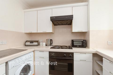 1 bedroom ground floor flat for sale, Canterbury Court, Dorking RH4