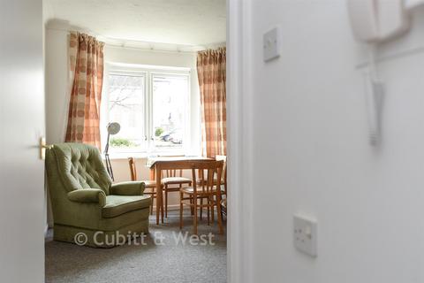 1 bedroom ground floor flat for sale, Canterbury Court, Dorking RH4