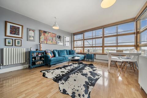 2 bedroom apartment for sale, Westcombe Park Road, London