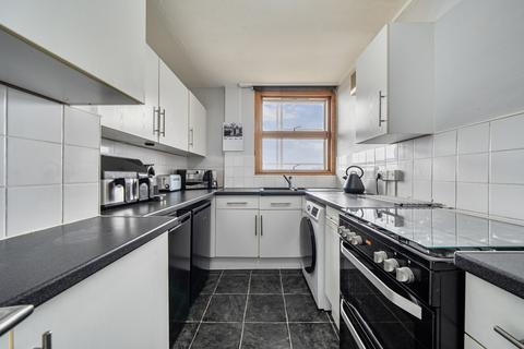 2 bedroom apartment for sale, Westcombe Park Road, London