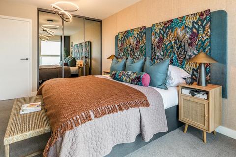 undefined, at Kew Bridge Rise, Brentford TW8