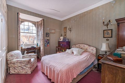 2 bedroom flat for sale, Sloane Gardens, London, SW1W
