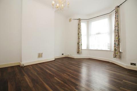 4 bedroom house for sale, Cheshire Road, London
