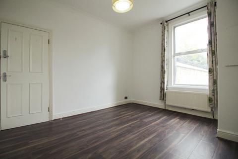 4 bedroom house for sale, Cheshire Road, London