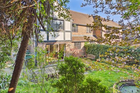 3 bedroom end of terrace house for sale, The Chyne, Gerrards Cross, Buckinghamshire, SL9