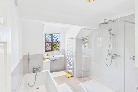 3 bedroom end of terrace house for sale, The Chyne, Gerrards Cross, Buckinghamshire, SL9