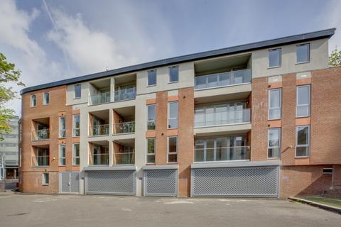 Retail property (high street) for sale, 17-19 Frogmoor High Wycombe HP13 5DQ