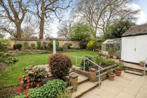 undefined, Oakdene Drive,  Surbiton,  KT5