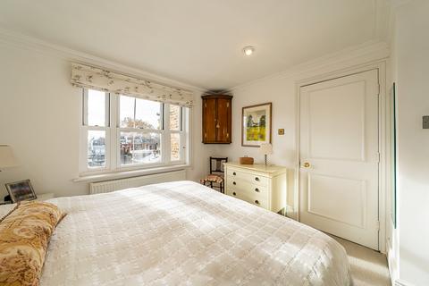 1 bedroom flat for sale, Beaufort Gardens, London, SW3