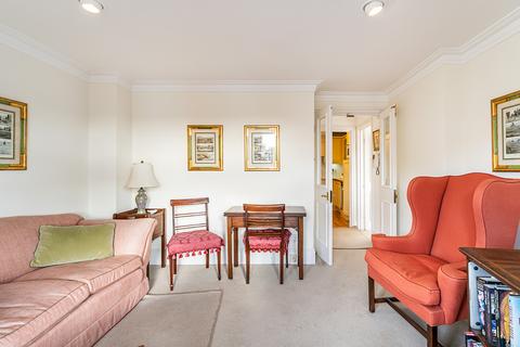 1 bedroom flat for sale, Beaufort Gardens, London, SW3