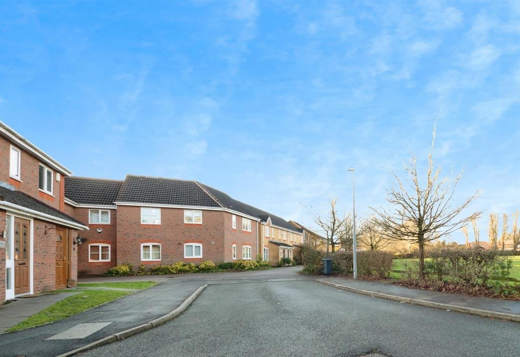 2 bedroom maisonette for sale
